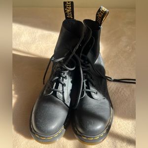 Dr. Martens Air Wair lace up black boots! Size 7